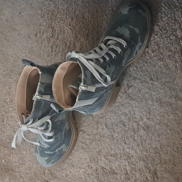 Boots - Picture 2 of 2